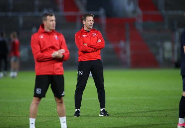 Soccer, Men s, Toto Cup, Quarterfinals, 2026–2027 Season, SpVgg Unterhaching vs. SSV Jahn Regensburg, Sportpark Unterhaching—Holger Seitz, coach of SpVgg Unterhaching, watches his team warm up