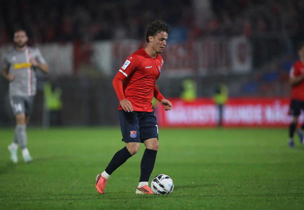 Soccer, Men s, Toto Cup, Quarterfinals, 2026–2027 Season, SpVgg Unterhaching vs. SSV Jahn Regensburg, Sportpark Unterhaching, Samuel Weiß (Weiss) of SpVgg Unterhaching with the ball