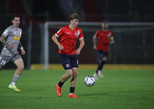 Soccer, Men s, Toto Cup, Quarterfinals, 2026–2027 Season, SpVgg Unterhaching vs. SSV Jahn Regensburg, Sportpark Unterhaching, Marinus Spann, SpVgg Unterhaching with the ball