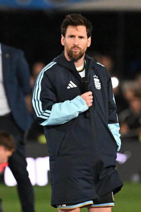 Lionel Messi farewell match BUENOS AIRES, ARGENTINA - OCTOBER 6: Lionel Messi of Argentina talk at fans during his farewell match with the national team, Nationalteam at the International Friendly, Länderspiel, Nationalmannschaft match between Argentina Vs Benin at Monumental Stadium on October 6, 2026 in Buenos Aires, Argentina. Buenos Aires Estadio Monumental Antonio Liberti Buenos Aires Argentina Copyright: xIMAGOx xPhotoCero5x xLucianoxBisbalx