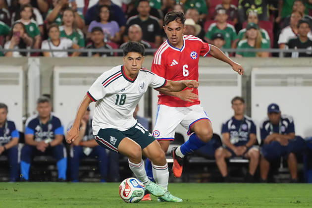 Football, international match, Mexico v Chile