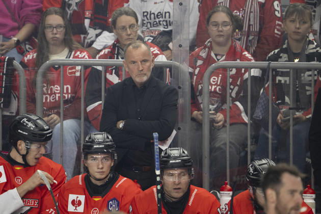 CHL Kölner Haie vs. Herning Blue Fox, Cologne, October 7, 2026 Thomas Berglund, Head Coach of the Kölner Haie, CHL Kölner Haie vs. Herning Blue Fox on October 7, 2026, at the Lanxess Arena in Cologne, Germany Copyright: xBEAUTIFULxSPORTS AndreasxDickx