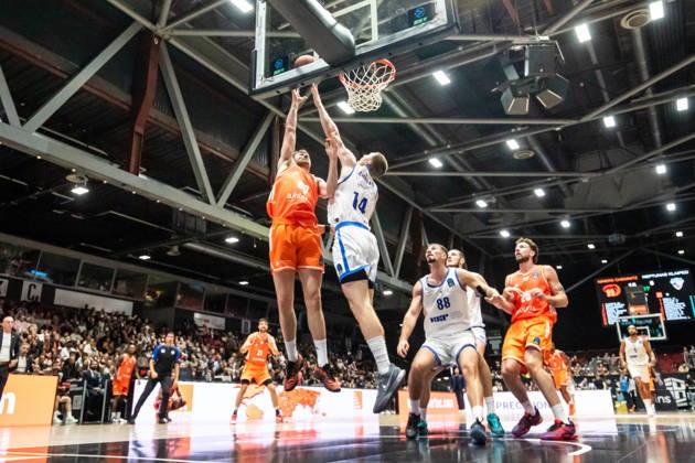 October 7, 2026, GER, BKT Eurocup, Basketball, Chemnitz, Niners Chemnitz vs. Neptunas Klaipeda, Jannis von Seckendorff (Niners Chemnitz), 90; Martynas Echodas (Neptunas Klaipeda), 14; Chemnitz Messe, Chemnitz, Saxony, Germany