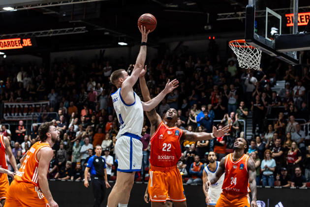 October 7, 2026, GER, BKT Eurocup, Basketball, Chemnitz, Niners Chemnitz vs. Neptunas Klaipeda, Martynas Echodas (Neptunas Klaipeda), 14, Nighael Ceaser (Niners Chemnitz), 22, Chemnitz Messe, Chemnitz, Saxony, Germany