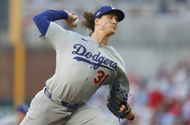 Los Angeles Dodgers pitcher Tyler Glasnow (31) throws against the Atlanta Braves in the first inning in an MLB, Baseball Herren, USA National League Division Series playoff game at Truist Park in Atlanta, Georgia, on Wednesday, October 7, 2026.  ATL20261007703 MIKExZARRILLI
