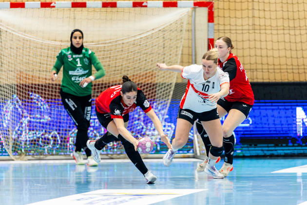 October 7, 2026, GER, Handball, Women, 2026–2027 Season, Alsco 1 Bl, Matchday 5, Thüringer HC vs. HSG Blomberg Lippe, Luca Csikos (Thüringer HC, 5), Maxi Muehlner (HSG Blomberg Lippe), 99947 Bad Langensalza, Salza, Halle, Mehrz Sports Hall, Thuringia, Germany