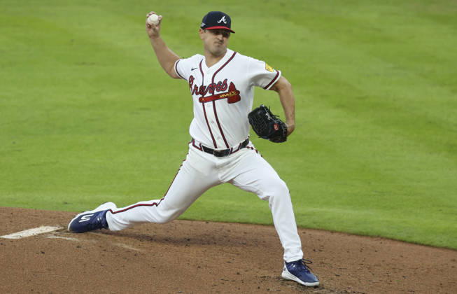 Atlanta Braves starting pitcher Tyler Mahle (54) throws against the Los Angeles Dodgers in the fourth inning in an MLB, Baseball Herren, USA National League Division Series playoff game at Truist Park in Atlanta, Georgia, on Wednesday, October 7, 2026.  ATL20261007709 MIKExZARRILLI