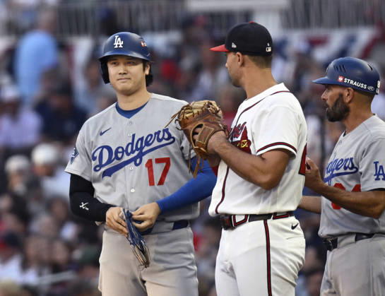 Baseball: Division Series between Dodgers and Braves Los Angeles Dodgers designated hitter Shohei Ohtani (17) and Atlanta Braves first baseman Matt Olson (C) chat at first base during the second inning of Game 4 of the National League Division Series at Truist Park in Atlanta on Oct. 7, 2026.  A14AA0005630400P