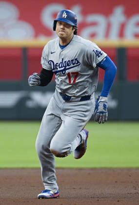 Baseball: Division Series between Dodgers and Braves Los Angeles Dodgers designated hitter Shohei Ohtani advances to third base following an error by the Atlanta Braves during the second inning of Game 4 of the National League Division Series at Truist Park in Atlanta on Oct. 7, 2026.  A14AA0005630405P