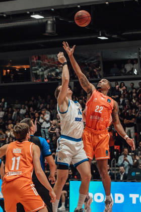 Game Day 2 of the Basketball Eurocup: Niners Chemnitz vs. Klaipedos Neptunas, October 7, 2026, starting at 7:00 p.m., Chemnitz, Chemnitz Arena. Pictured: 14 Martynas Echodas, 22 Nighaeal Ceaser, Matchday 2 of the Basketball Eurocup: Niners Chemnitz vs. Klaipedos Neptunas, Chemnitz, Saxony, Germany Copyright: xEHLxMedia MichelxKöhlerx 20262709-Niners-Chemnitz-Klaipeda-Neptunas-001