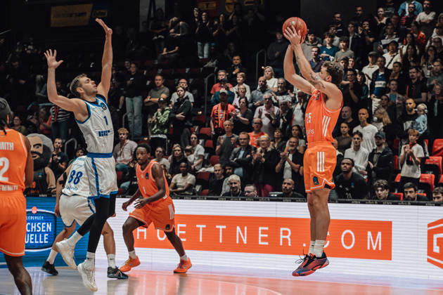 Game Day 2 of the Basketball Eurocup: Niners Chemnitz vs. Klaipedos Neptunas, October 7, 2026, starting at 7:00 p.m., Chemnitz, Chemnitz Arena. Pictured: No. 25 Ben Burnham, Game Day 2 of the Basketball Eurocup: Niners Chemnitz vs. Klaipedos Neptunas, Chemnitz, Saxony, Germany Copyright: xEHLxMedia MichelxKöhlerx 20262709-Niners-Chemnitz-Klaipeda-Neptunas-003