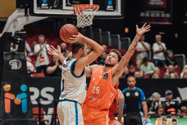 Game Day 2 of the Basketball Eurocup: Niners Chemnitz vs. Klaipedos Neptunas, October 7, 2026, starting at 7:00 p.m., Chemnitz, Chemnitz Arena. Pictured: No. 25 Ben Burnham. Eurocup Basketball Matchday 2: Niners Chemnitz vs. Klaipedos Neptunas. Chemnitz, Saxony, Germany Copyright: xEHLxMedia MichelxKöhlerx 20262709-Niners-Chemnitz-Klaipeda-Neptunas-081