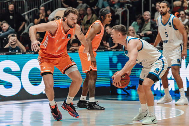 Game Day 2 of the Basketball Eurocup: Niners Chemnitz vs. Klaipedos Neptunas, October 7, 2026, starting at 7:00 p.m., Chemnitz, Chemnitz Arena. Pictured: No. 25 Ben Burnham, No. 10 Elvar Fridkriksson, 02 Stefan Smith, 05 Yannick Franke Matchday 2 of the Basketball Eurocup: Niners Chemnitz vs. Klaipedos Neptunas, Chemnitz, Saxony, Germany Copyright: xEHLxMedia MichelxKöhlerx 20262709-Niners-Chemnitz-Klaipeda-Neptunas-085