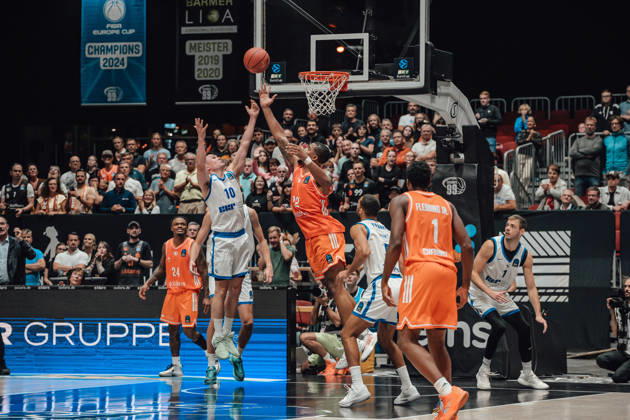 Game Day 2 of the Basketball Eurocup: Niners Chemnitz vs. Klaipedos Neptunas, October 7, 2026, starting at 7:00 p.m., Chemnitz, Chemnitz Arena. Pictured: 10 Elvar Fridkriksson, 22 Nighaeal Ceaser, 01 Phlandrous Fleming Jr., 05 Yannick Franke. Matchday 2 of the Basketball Eurocup: Niners Chemnitz vs. Klaipedos Neptunas. Chemnitz, Saxony, Germany Copyright: xEHLxMedia MichelxKöhlerx 20262709-Niners-Chemnitz-Klaipeda-Neptunas-092