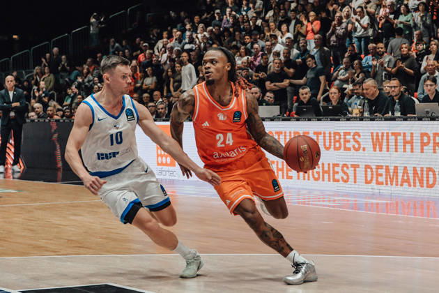 Game Day 2 of the Basketball Eurocup: Niners Chemnitz vs. Klaipedos Neptunas, October 7, 2026, starting at 7:00 p.m., Chemnitz, Chemnitz Arena. Pictured: No. 24 Cobe Williams, No. 10 Elvar Fridkriksson. Game Day 2 of the Basketball Eurocup: Niners Chemnitz vs. Klaipedos Neptunas. Chemnitz, Saxony, Germany Copyright: xEHLxMedia MichelxKöhlerx 20262709-Niners-Chemnitz-Klaipeda-Neptunas-098