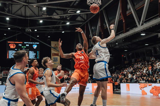 Game Day 2 of the Basketball Eurocup: Niners Chemnitz vs. Klaipedos Neptunas, October 7, 2026, starting at 7:00 p.m., Chemnitz, Chemnitz Arena. Pictured: No. 22 Nighaeal Ceaser, 14 Martynas Echodas, Matchday 2 of the Basketball Eurocup: Niners Chemnitz vs. Klaipedos Neptunas, Chemnitz, Saxony, Germany Copyright: xEHLxMedia MichelxKöhlerx 20262709-Niners-Chemnitz-Klaipeda-Neptunas-099