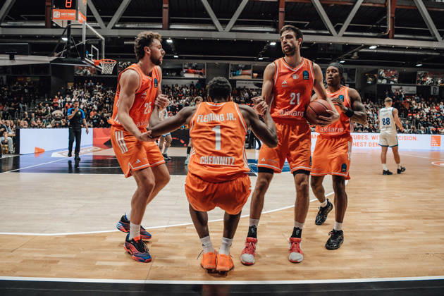 Game Day 2 of the Basketball Eurocup: Niners Chemnitz vs. Klaipedos Neptunas, October 7, 2026, starting at 7:00 p.m., Chemnitz, Chemnitz Arena. Pictured: No. 25 Ben Burnham, No. 21 Arnas Berucka, 01 Phlandrous Fleming Jr. Matchday 2 of the Basketball EuroCup: Niners Chemnitz vs. Klaipedos Neptunas, Chemnitz, Saxony, Germany Copyright: xEHLxMedia MichelxKöhlerx 20262709-Niners-Chemnitz-Klaipeda-Neptunas-068