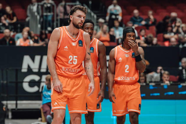 Game Day 2 of the Basketball Eurocup: Niners Chemnitz vs. Klaipedos Neptunas, October 7, 2026, starting at 7:00 p.m., Chemnitz, Chemnitz Arena. Pictured: No. 25 Ben Burnham, 02 Donatas Tarolis, Matchday 2 of the Basketball Eurocup: Niners Chemnitz vs. Klaipedos Neptunas, Chemnitz, Saxony, Germany Copyright: xEHLxMedia MichelxKöhlerx 20262709-Niners-Chemnitz-Klaipeda-Neptunas-079