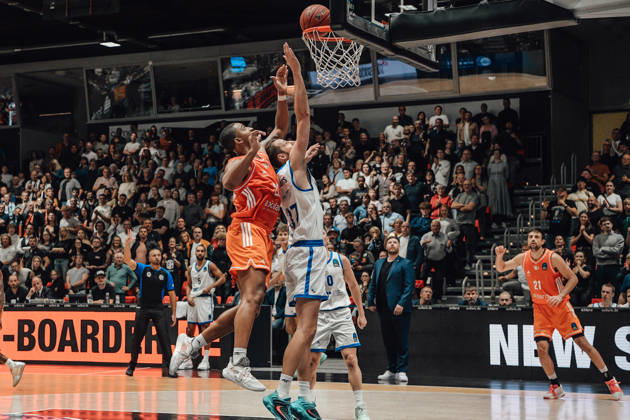 Game Day 2 of the Basketball Eurocup: Niners Chemnitz vs. Klaipedos Neptunas, October 7, 2026, starting at 7:00 p.m., Chemnitz, Chemnitz Arena. Pictured: No. 22 Nighaeal Ceaser, 37 Einaras Tubutis. Matchday 2 of the Basketball Eurocup: Niners Chemnitz vs. Klaipedos Neptunas. Chemnitz, Saxony, Germany Copyright: xEHLxMedia MichelxKöhlerx 20262709-Niners-Chemnitz-Klaipeda-Neptunas-108