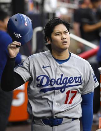 Baseball: Division Series between Dodgers and Braves Los Angeles Dodgers designated hitter Shohei Ohtani is pictured in the dugout after scoring on a fielding error by the Atlanta Braves during the second inning of Game 4 of the National League Division Series at Truist Park in Atlanta on Oct. 7, 2026.  A14AA0005630412P