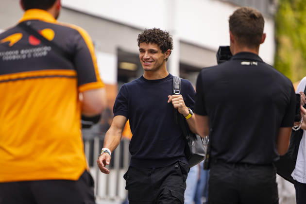 F1 - SINGAPORE GRAND PRIX 2026 NORRIS Lando (gbr), McLaren F1 Team MCL40, portrait during the 2026 Formula 1 Singapore Grand Prix, 17th round of the 2026 Formula One World Championship, WM, Weltmeisterschaft from October 9 to 11, 2026 on the Marina Bay Street Circuit, in Singapore, Singapore - SingaporeSingapore  Copyright: xJulienxDelfossex