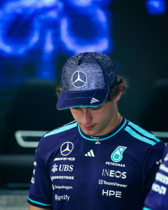 F1 - SINGAPORE GRAND PRIX 2026 KIMI ANTONELLI Andrea (ita), Mercedes AMG F1 Team W17, portrait during the 2026 Formula 1 Singapore Grand Prix, 17th round of the 2026 Formula One World Championship, WM, Weltmeisterschaft from October 9 to 11, 2026 on the Marina Bay Street Circuit, in Singapore, Singapore - SingaporeSingapore  Copyright: xFLORENTxGOODENx