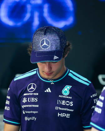 F1 - SINGAPORE GRAND PRIX 2026 KIMI ANTONELLI Andrea (ita), Mercedes AMG F1 Team W17, portrait during the 2026 Formula 1 Singapore Grand Prix, 17th round of the 2026 Formula One World Championship, WM, Weltmeisterschaft from October 9 to 11, 2026 on the Marina Bay Street Circuit, in Singapore, Singapore - SingaporeSingapore  Copyright: xFLORENTxGOODENx