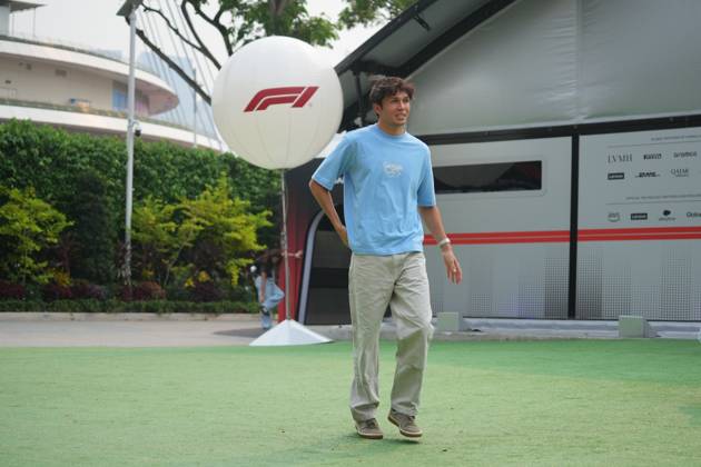October 8, 2026, Singapore, Singapore: Alexander Albon (THA) (Atlassian Williams F1 Team) in the paddock of the Formula 1 Singapore Grand Prix 2026 at the Marina Bay Street Circuit. F1 2026: (Paddock) Singapore Grand Prix In Singapore, Singapore - 08 Oct 2026 - ZUMAs197 20261008_aaa_s197_005 Copyright: xLucaxMartinix