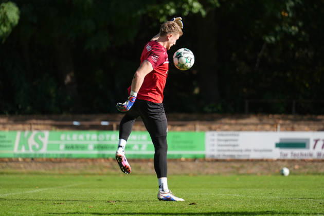 German Soccer, Training Session, 3rd Division, 2026–2027 Season, NVB Campus B, Hänsch Arena Field, SV Meppen, Thursday, October 8, 2026, Morning Training: Julius Pünt of SV Meppen, age 44, juggles the ball Copyright: xLennxLübbersx