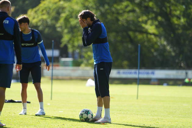 German Soccer, Training Session, 3rd Division, 2026–2027 Season, NVB Campus B, Hänsch Arena Field, SV Meppen, Thursday, October 8, 2026, Morning Training: Ersin Zehir of SV Meppen, No. 6, is shocked by a turnover during the rodeo drill Copyright: xLennxLübbersx