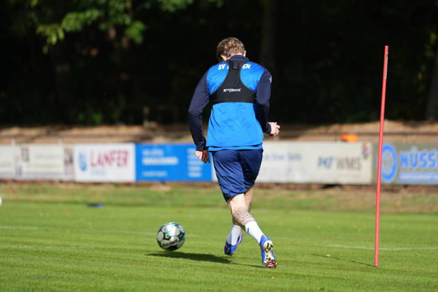 German Soccer, Training Session, 3rd Division, 2026–2027 Season, NVB Campus B, Hänsch Arena Field, SV Meppen, Thursday, October 8, 2026, Morning Training: Tony Rölke (Guest Player), SV Meppen Passes the Ball Copyright: xLennxLübbersx