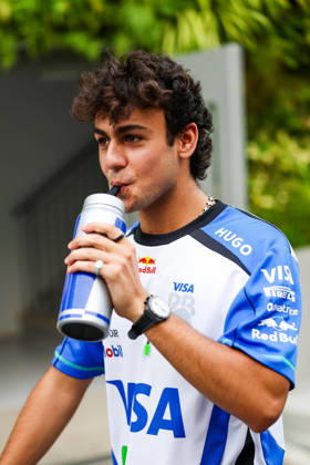 F1 - SINGAPORE GRAND PRIX 2026 LINDBLAD Arvid (gbr), Visa Cash App RB F1 Team VCARB03, portrait during the 2026 Formula 1 Singapore Grand Prix, 17th round of the 2026 Formula One World Championship, WM, Weltmeisterschaft from October 9 to 11, 2026 on the Marina Bay Street Circuit, in Singapore, Singapore - SingaporeSingapore  Copyright: xFLORENTxGOODENx