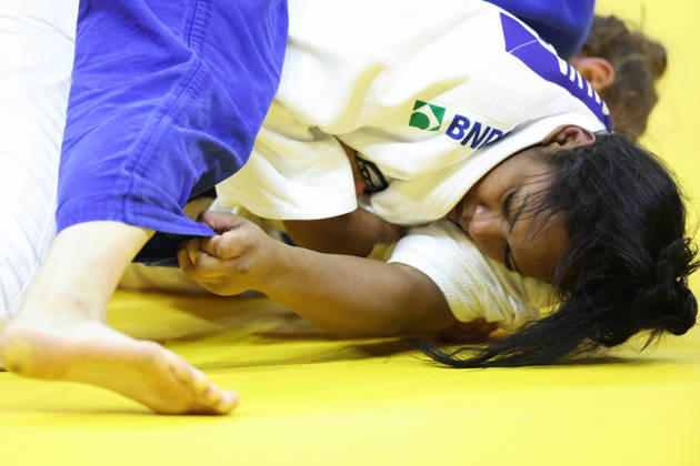 AZERBAIJAN, BAKU - OCTOBER 8, 2026: Nauana Silva of Brazil (front) and Giovanna Scoccimarro of Germany compete in their -70 kg bout as part of the 2026 World Judo Championships at the National Gymnastics Arena. Mikhail Sinitsyn TASS 98954075