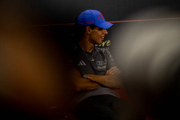 MARINA BAY, SINGAPORE: Gabriel Bortoleto, racing for the Audi Revolut F1 Team team during the 2026 Formula 1 Singapore Grand Prix at the Marina Bay Street Circuit in Marina Bay, Singapore