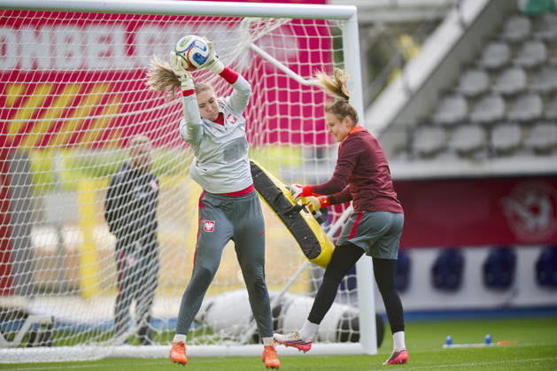 08.10.2026 LEUVEN , PILKA NOZNA KOBIET ( WOMEN S FOOTBALL) TRENING OFICJALNY PRZED POLFINALEM BARAZY MISTRZOSTW SWIATA 2027 TRENING NZ. NATALIA RADKIEWICZ, KINGA SEWERYN FOTO RADOSLAW JOZWIAK CYFRASPORT NEWSPIX.PL --- Newspix.pl  RA2_6251