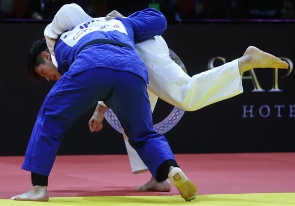 AZERBAIJAN, BAKU - OCTOBER 8, 2026: Sanshiro Murao (in white) of Japan and Goki Tajima of Japan compete in their -90 kg bout as part of the 2026 World Judo Championships at the National Gymnastics Arena 2026 World Judo Championships In Baku  - ZUMAt113 20261008_zaa_t113_639 Copyright: xMikhailxSinitsynx