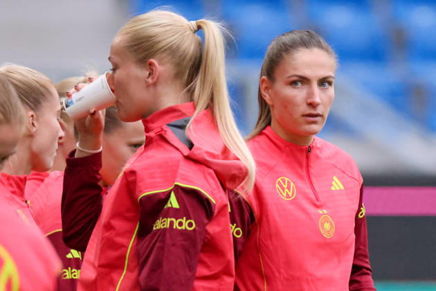Karlsruhe, Germany, October 8, 2026 German Women s National Soccer Team Final Training Session Friendly Match: Germany vs. Australia Pictured, from left: Camilla Küver (Kuever), Germany, and Melissa Kössler (Koessler), Germany Copyright: HMBxMedia MadeleinexFantini