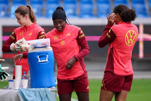 Karlsruhe, Germany, October 8, 2026 German Women s National Soccer Team: Final Training Session for the Friendly Match Between Germany and Australia Pictured, from left: Goalkeeper Stina Johannes (Germany), Nicole Anyomi (Germany), and Cora Zicai (Germany) Copyright: HMBxMedia MadeleinexFantini