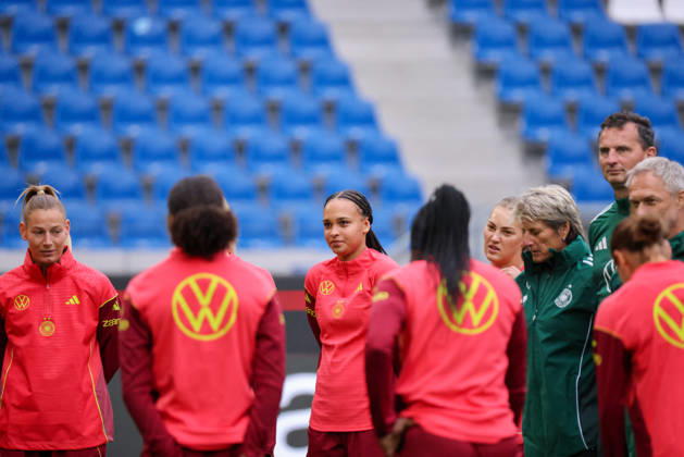 Karlsruhe, Germany, October 8, 2026 German Women s National Soccer Team: Final Training Session for the Friendly Match Between Germany and Australia Pictured, from left to right: Sarai Linder (Germany), Lisa Baum (Germany), Marie Müller Mueller (Germany) Copyright: HMBxMedia MadeleinexFantini