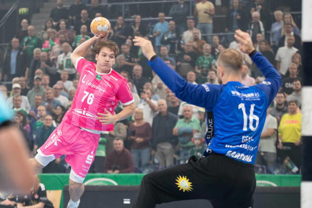 Handball, HBL2: SC DHfK Leipzig vs. TuS N Lübbecke, October 8, 2026; Tom Koschek 76, SC DHfK Leipzig shoots against goalkeeper Fredrik Genz 16, TuS N Lübbecke Handball, 2nd Bundesliga, 2026–2027 season, Matchday 7: SC DHfK Leipzig vs. TuS N Lübbecke on October 8, 2026, at the Quarterback Immobilien Arena Leipzig Copyright: xBEAUTIFULxSPORTS JanxKaeferx