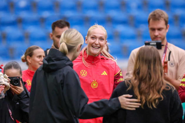 Karlsruhe, Germany, October 8, 2026 German Women s National Soccer Team: Final practice for the friendly match between Germany and Australia. Pictured: Camilla Küver. Küver is named Player of the Match by the DFB Women s Fan Club. Copyright: HMBxMedia MadeleinexFantini
