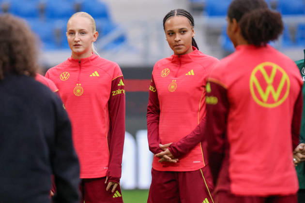 Karlsruhe, Germany, October 8, 2026 German Women s National Soccer Team: Final Training Session for the Friendly Match Between Germany and Australia. Pictured from left: Luzie Zähringer (Zaehringer) of Germany, who was added to the roster, and Lisa Baum of Germany Copyright: HMBxMedia MadeleinexFantini
