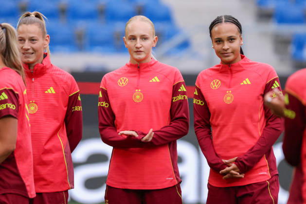 Karlsruhe, Germany, October 8, 2026 German Women s National Soccer Team: Final Training Session for the Friendly Match Between Germany and Australia. Pictured, from left: Sarai Linder (Germany), Luzie Zähringer (Germany)—who was added to the roster later—and Lisa Baum (Germany) Copyright: HMBxMedia MadeleinexFantini