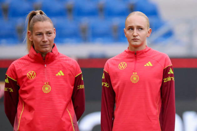 Karlsruhe, Germany, October 8, 2026 German Women s National Soccer Team Final Training Session Friendly Match: Germany vs. Australia Pictured, from left: Sarai Linder (Germany) and Luzie Zähringer (Germany), who was added to the roster later Copyright: HMBxMedia MadeleinexFantini
