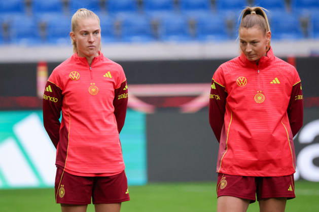 Karlsruhe, Germany, October 8, 2026 German Women s National Soccer Team Final Training Session Friendly Match: Germany vs. Australia Pictured, from left: Janina Minge (Germany) and Sarai Linder (Germany) Copyright: HMBxMedia MadeleinexFantini