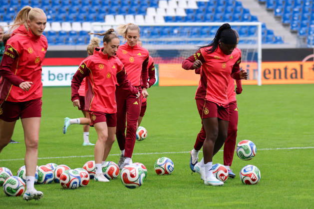 Karlsruhe, Germany, October 8, 2026 German Women s National Soccer Team: Final Training Session for the Friendly Match Between Germany and Australia Pictured, from left: Camilla Küver (Germany), Sophia Kleinherne (Germany), Laura Freigang (Germany), and Nicole Anyomi (Germany) Copyright: HMBxMedia MadeleinexFantini