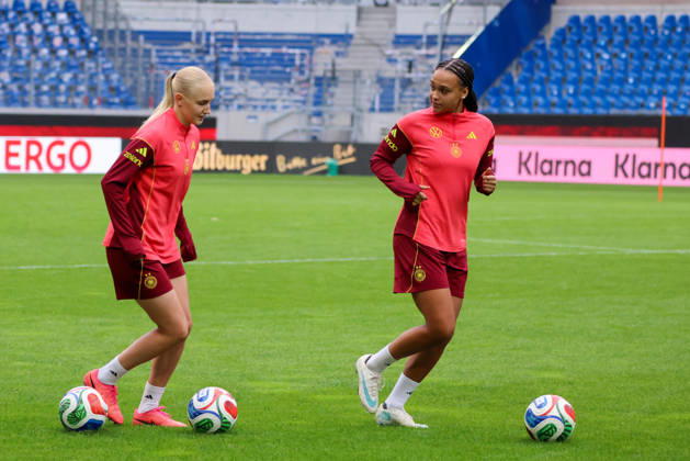 Karlsruhe, Germany, October 8, 2026 German Women s National Soccer Team: Final Training Session for the Friendly Match Between Germany and Australia Pictured, from left: Luzie Zähringer (Zaehringer) of Germany and Lisa Baum of Germany Copyright: HMBxMedia MadeleinexFantini