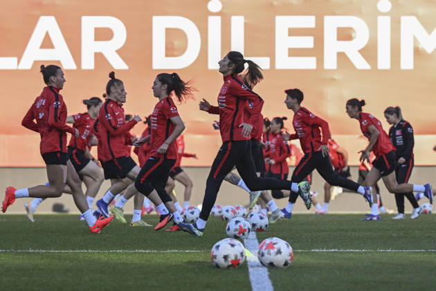Turkiye Women s National Football Team complete preparations for Slovenia match ISTANBUL, TURKIYE - OCTOBER 08 : Players of the Turkish Women s National Football Team attend a training session ahead of the 2027 FIFA Women s World Cup European Qualifiers play-off first leg match against Slovenia, at Pendik Stadium in Istanbul, Turkiye on October 08, 2026. Fatma Nur Arslan Anadolu Istanbul Turkey. Editorial use only. Please get in touch for any other usage. Copyright: x2026xAnadoluxFatmaxNurxArslanx