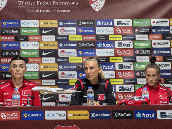 Ahead of Turkiye v Slovenia - 2027 FIFA Women s World Cup European Qualifiers ISTANBUL, TURKIYE - OCTOBER 08 : Turkish Women s National Football Team head coach Necla Gungor Kiragasi (C), team captains Selda Akgoz (L) and Ebru Topcu (R) speak during a press conference, PK, Pressekonferenz held at Pendik Stadium ahead of the 2027 FIFA Women s World Cup European Qualifiers play-off first leg match against Slovenia, in Istanbul, Turkiye on October 08, 2026. Fatma Nur Arslan Anadolu Istanbul Turkey. Editorial use only. Please get in touch for any other usage. Copyright: x2026xAnadoluxFatmaxNurxArslanx