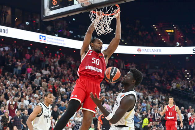 Austin WILEY FCB scores, action, one-on-one against Mouhamet Diouf, Bologna Basketball EuroLeague, 2026–2027 season, FC Bayern Munich vs. Virtus Bologna on October 8, 2026, S A P G A R D EN
